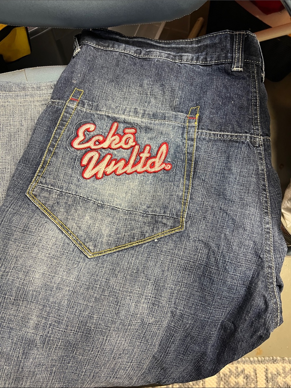 Ecko Unlimited Men’s Dark Wash Denim Jeans with Red Logo Patch Sz 46B